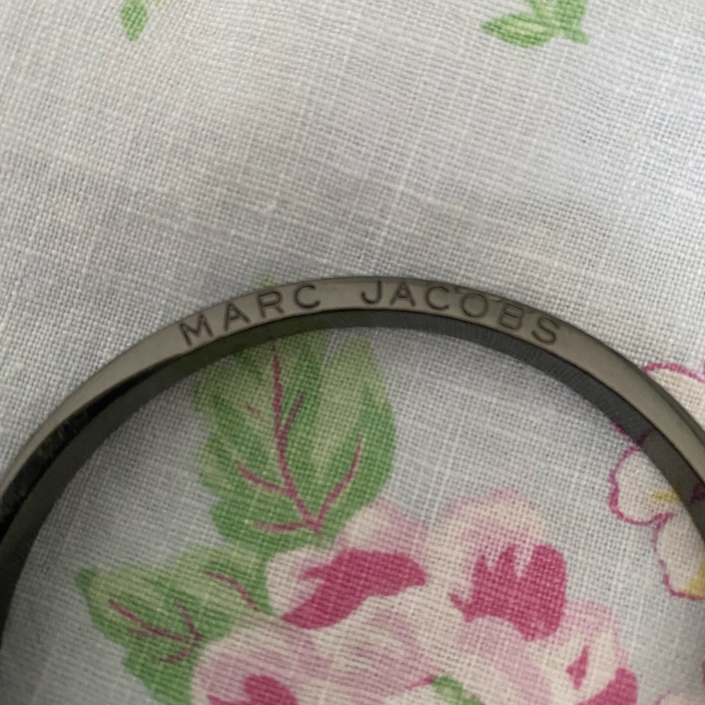 Marc Jacobs Key Chain Bangle - Picture 9 of 9